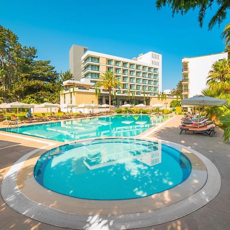 קיירניה Hotel Pia Bella מראה חיצוני תמונה