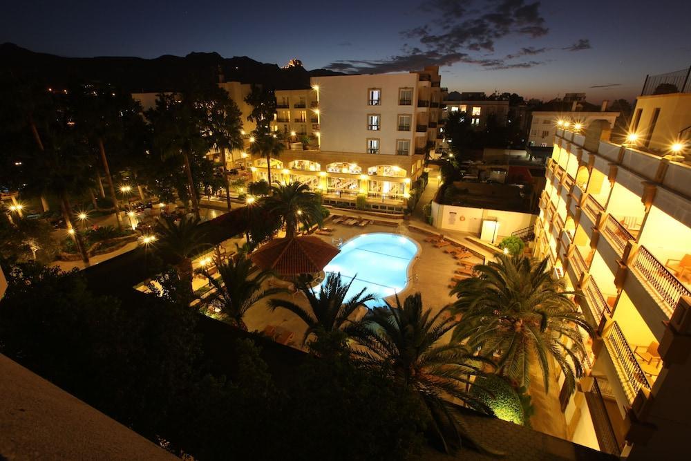 קיירניה Hotel Pia Bella מראה חיצוני תמונה