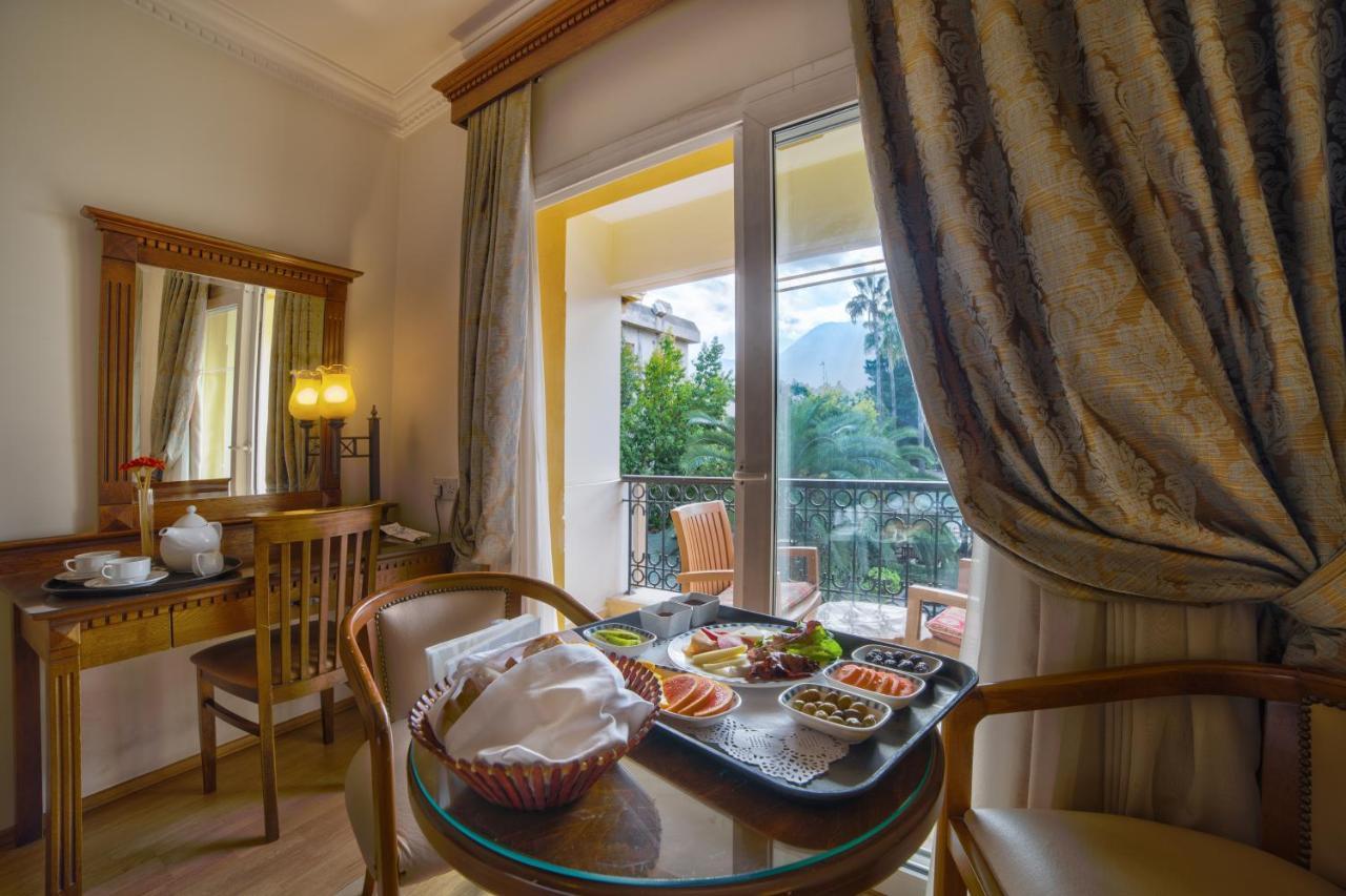 קיירניה Hotel Pia Bella מראה חיצוני תמונה