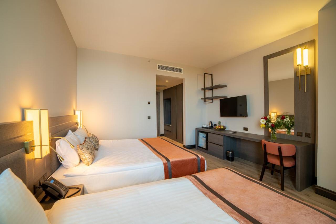 קיירניה Hotel Pia Bella מראה חיצוני תמונה