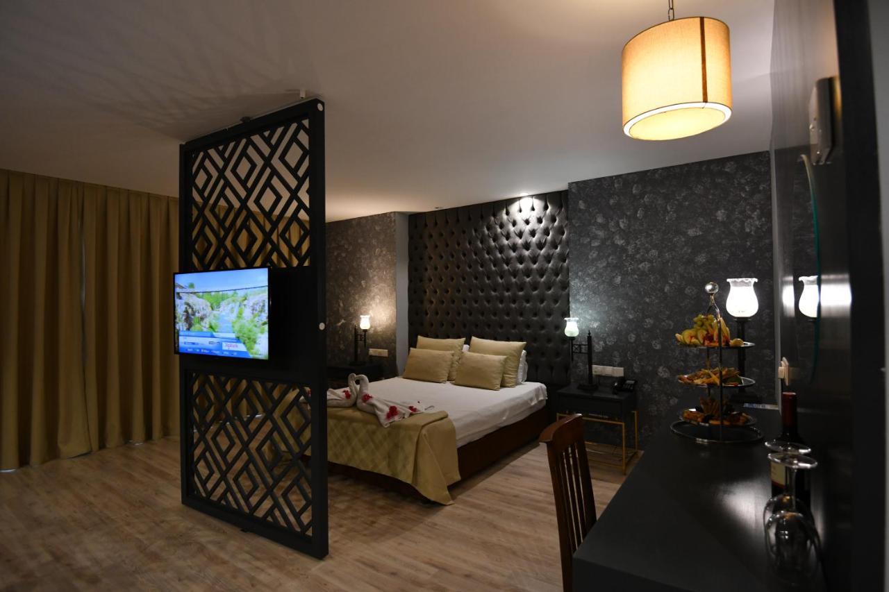 קיירניה Hotel Pia Bella מראה חיצוני תמונה