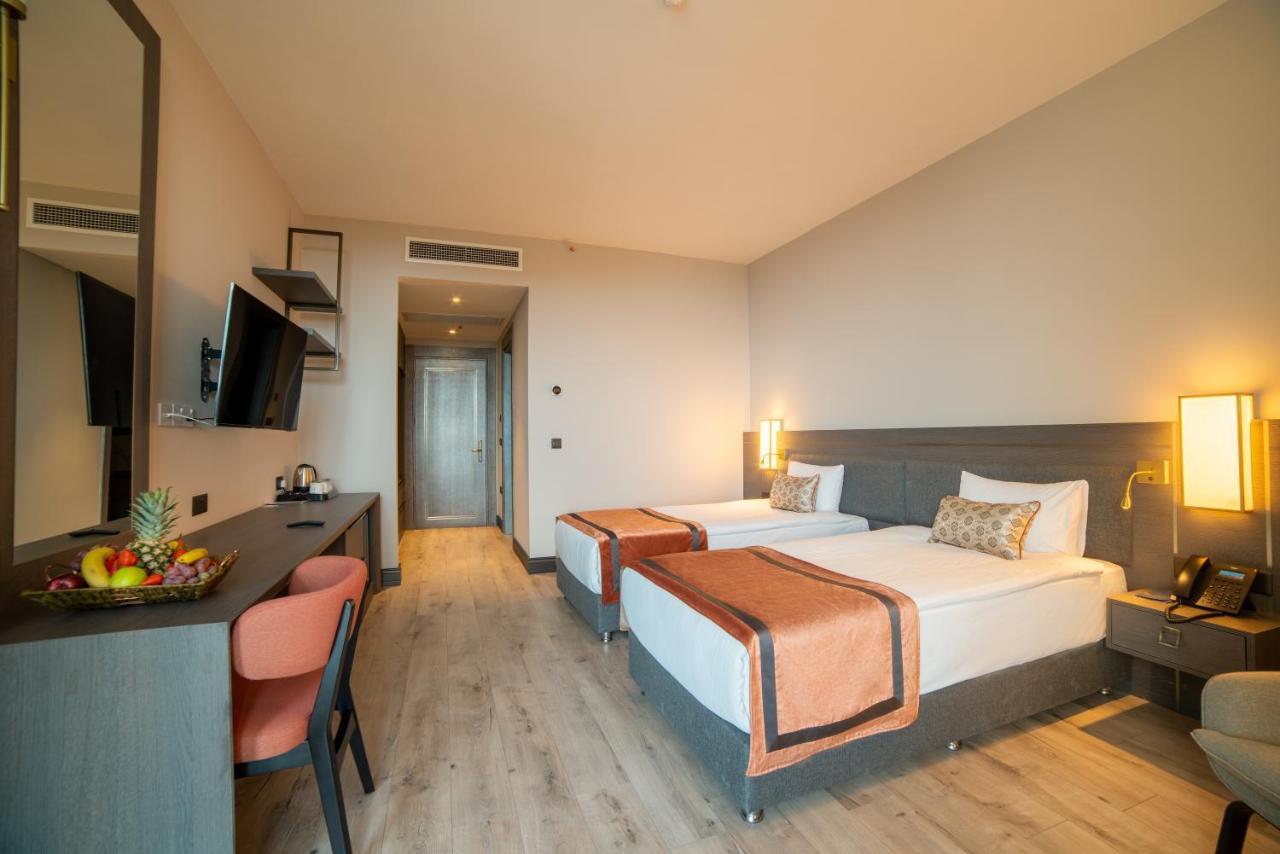 קיירניה Hotel Pia Bella מראה חיצוני תמונה