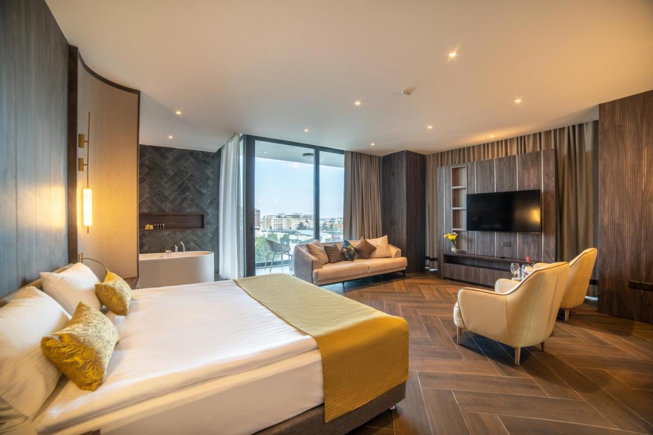 קיירניה Hotel Pia Bella מראה חיצוני תמונה