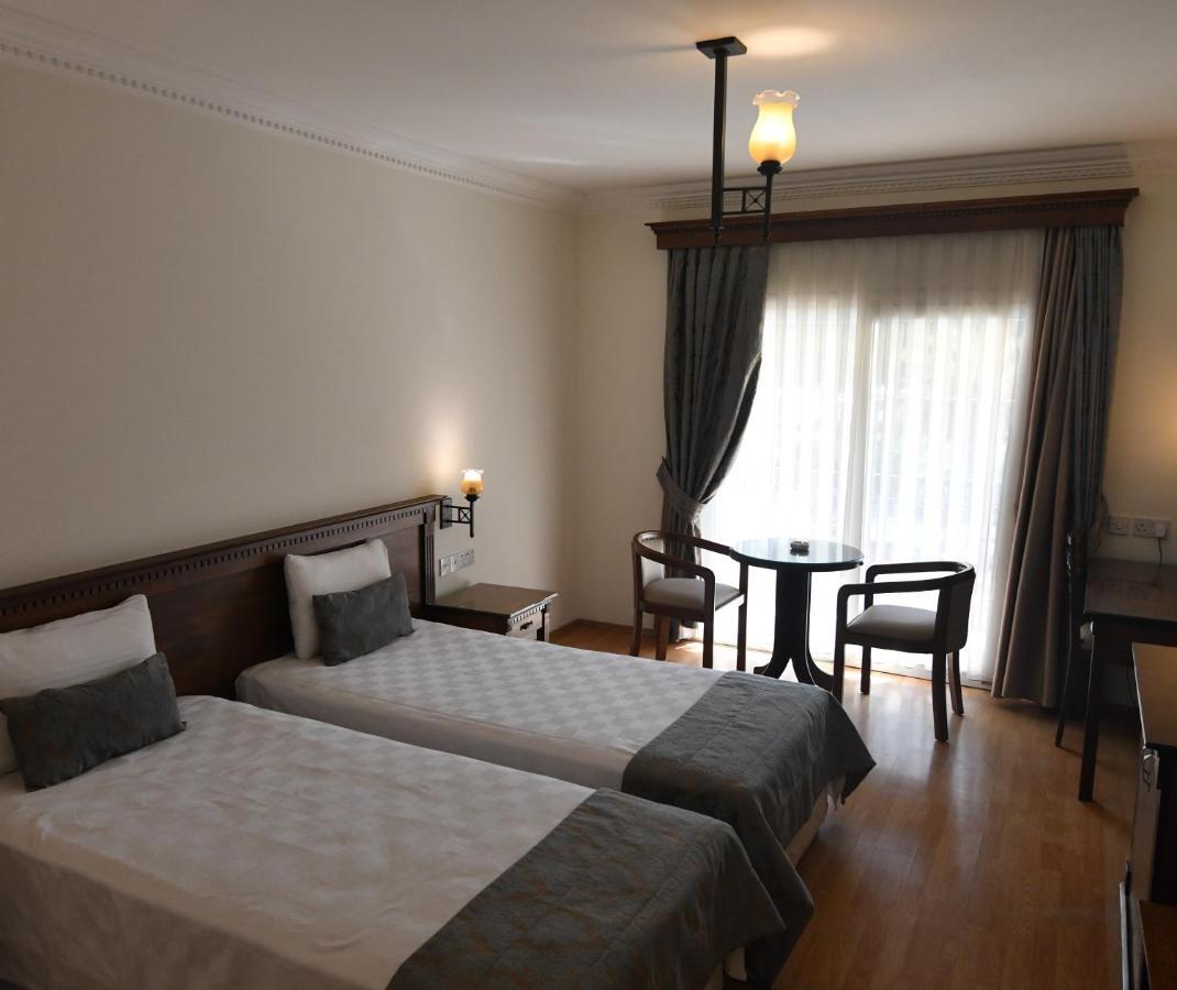 קיירניה Hotel Pia Bella מראה חיצוני תמונה