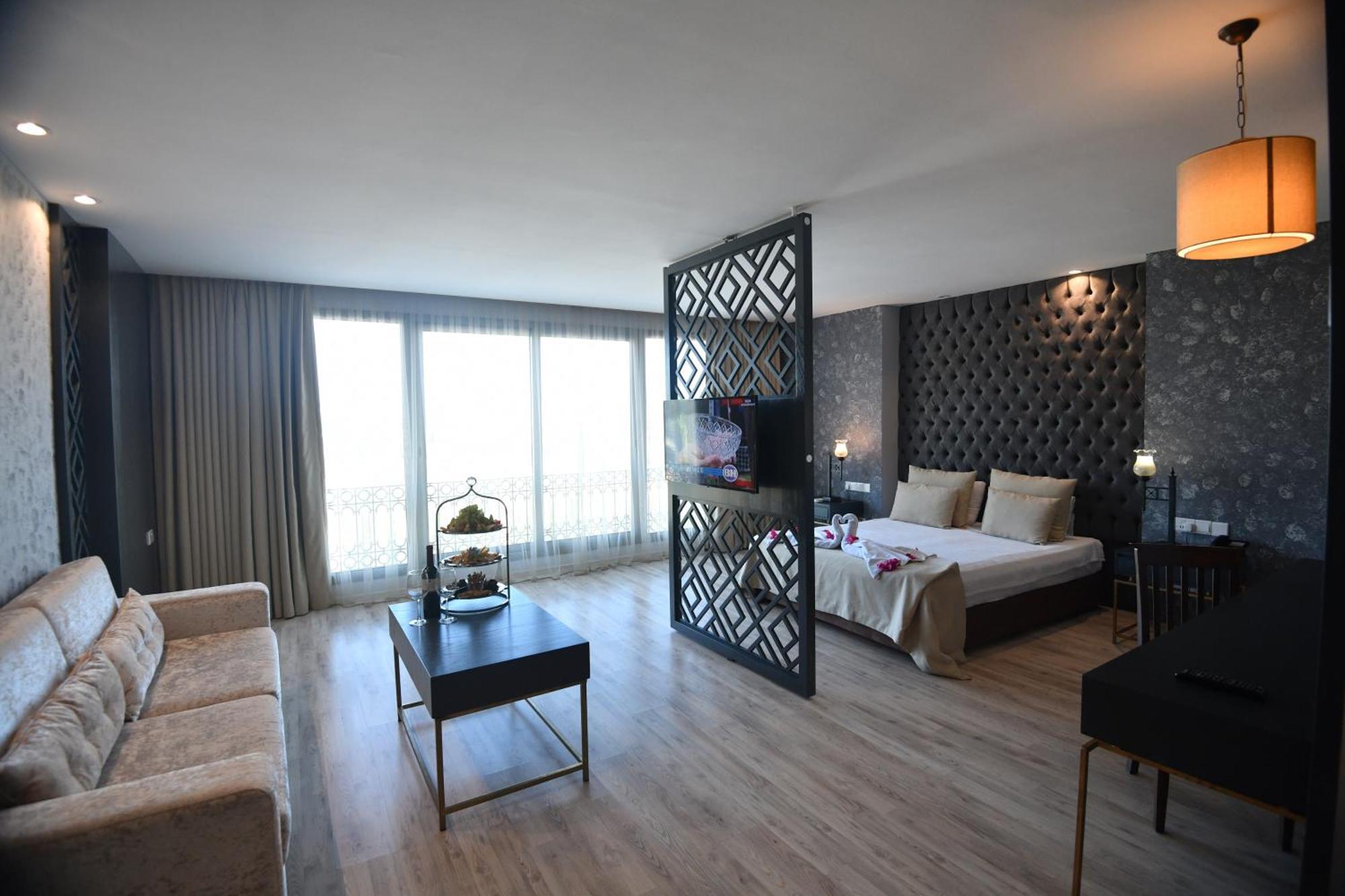 קיירניה Hotel Pia Bella מראה חיצוני תמונה
