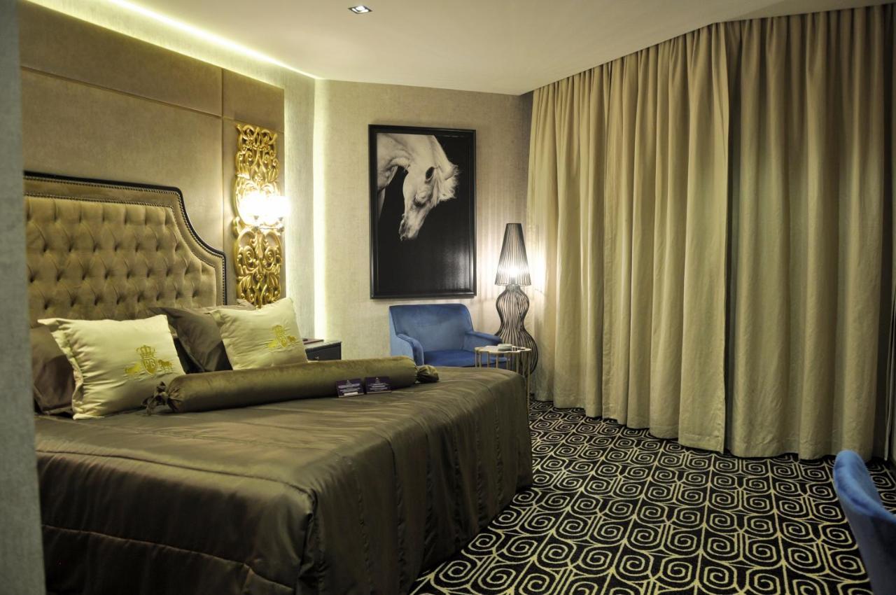 קיירניה Hotel Pia Bella מראה חיצוני תמונה