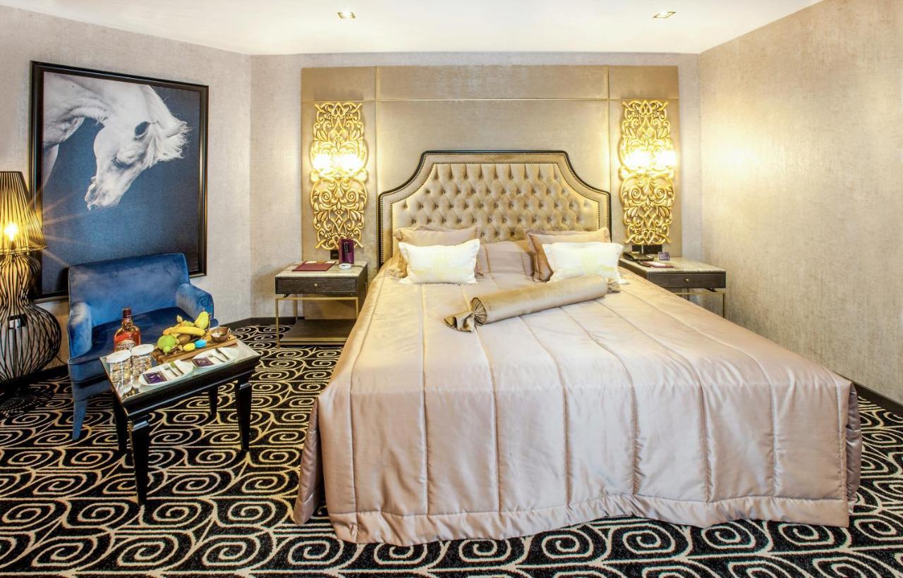 קיירניה Hotel Pia Bella מראה חיצוני תמונה