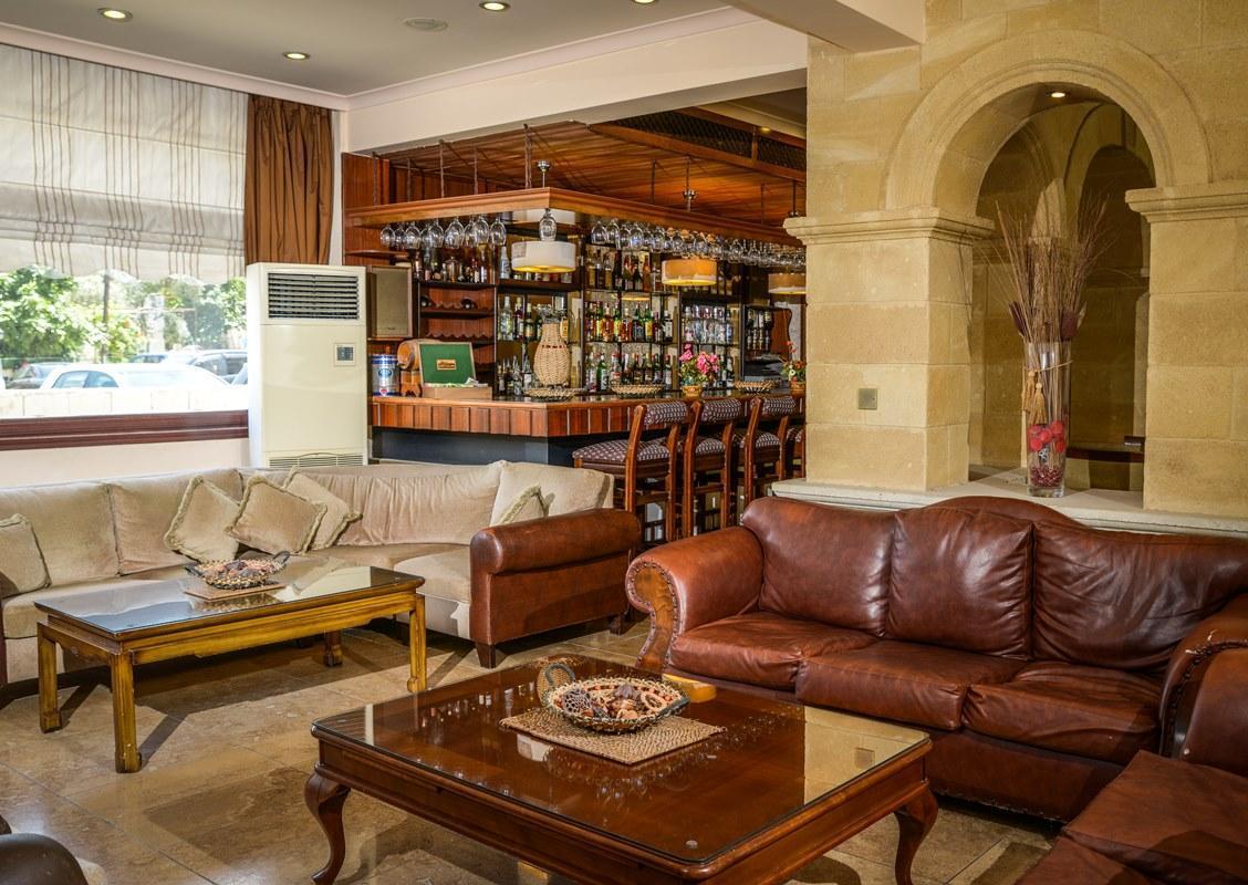 קיירניה Hotel Pia Bella מראה חיצוני תמונה