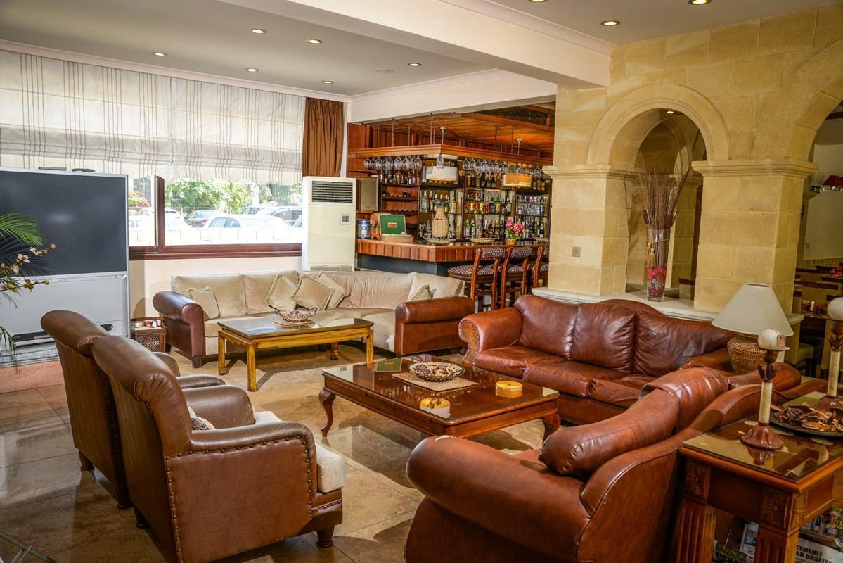 קיירניה Hotel Pia Bella מראה חיצוני תמונה