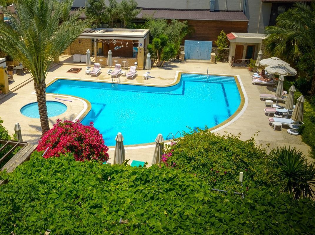 קיירניה Hotel Pia Bella מראה חיצוני תמונה