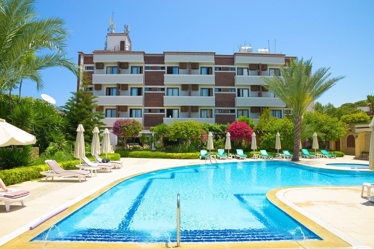 קיירניה Hotel Pia Bella מראה חיצוני תמונה